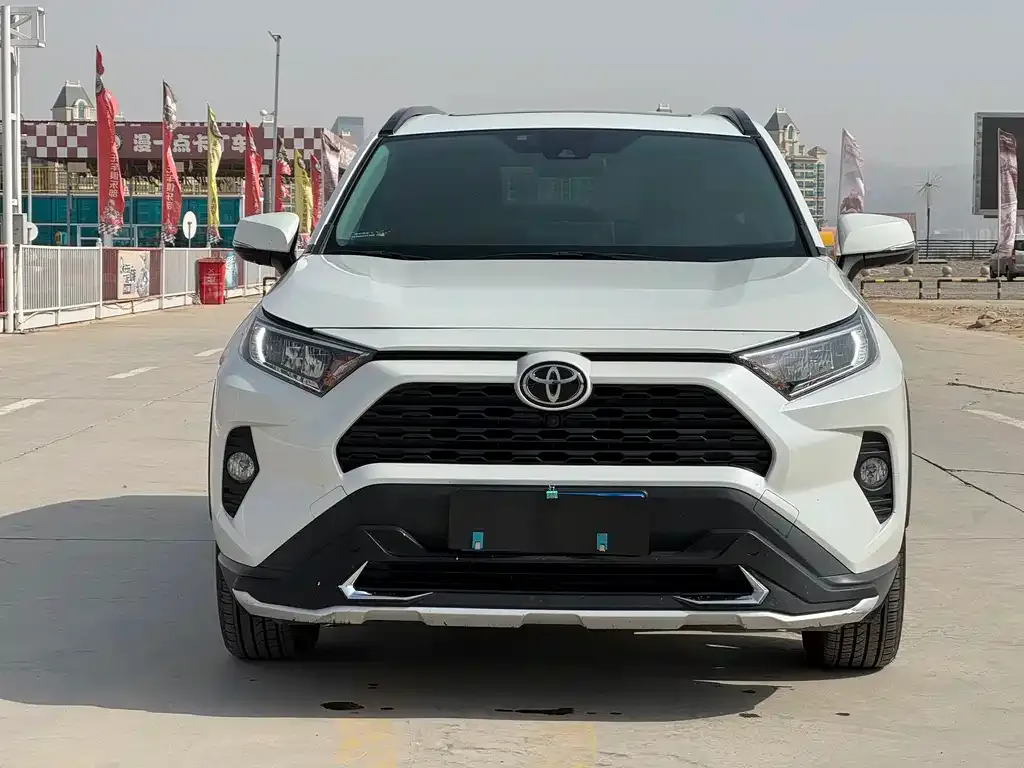 Toyota RAV4 — фото 5