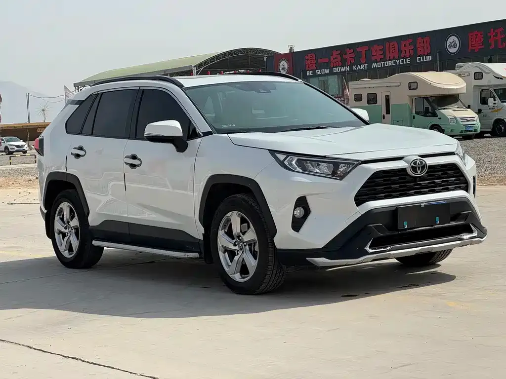 Toyota RAV4 — фото 3