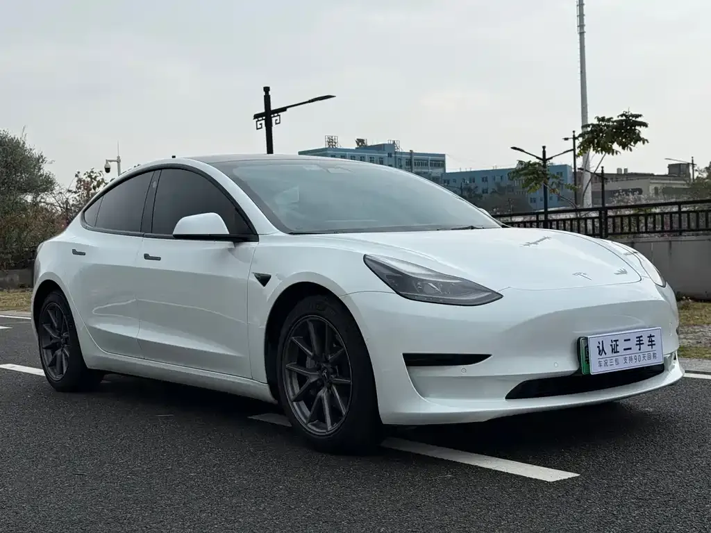 Tesla Model 3 — фото 5