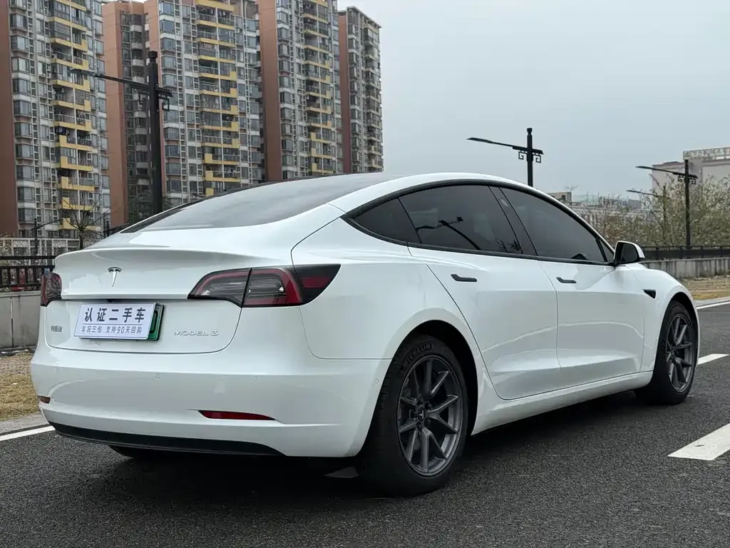 Tesla Model 3 — фото 8