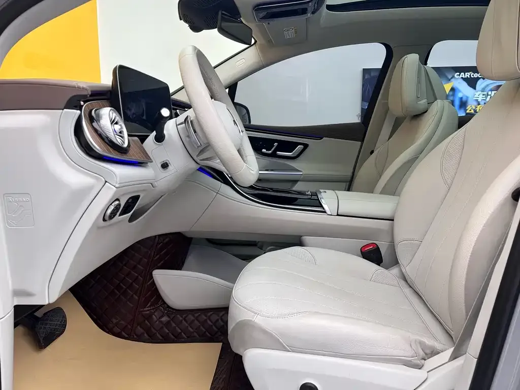 Mercedes-Benz EQE SUV — фото 3
