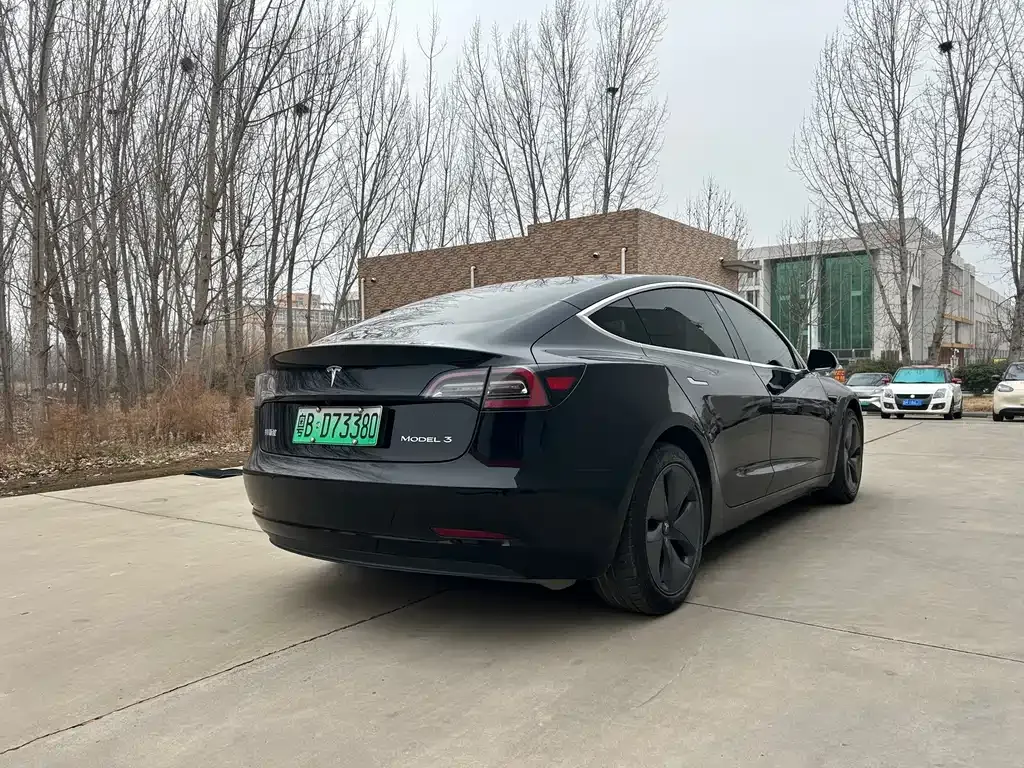 Tesla Model 3 — фото 8