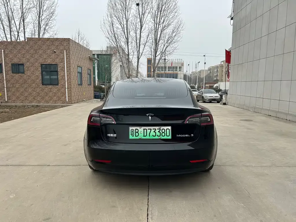 Tesla Model 3 — фото 6
