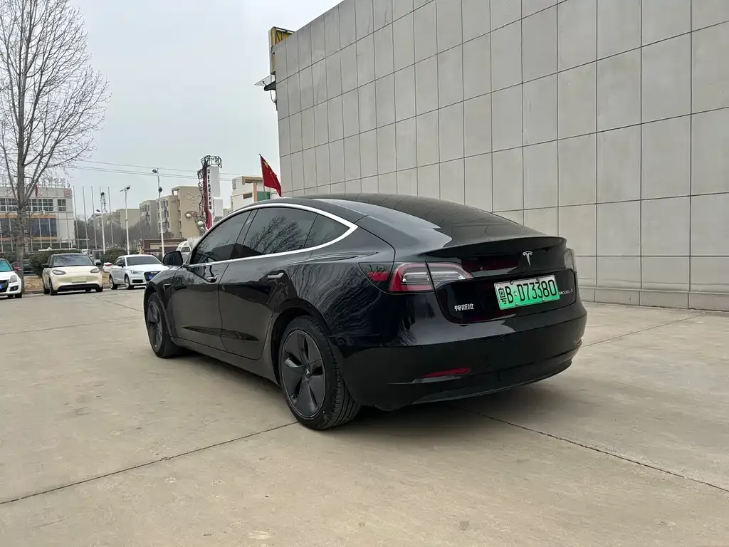 Tesla Model 3 — фото 4