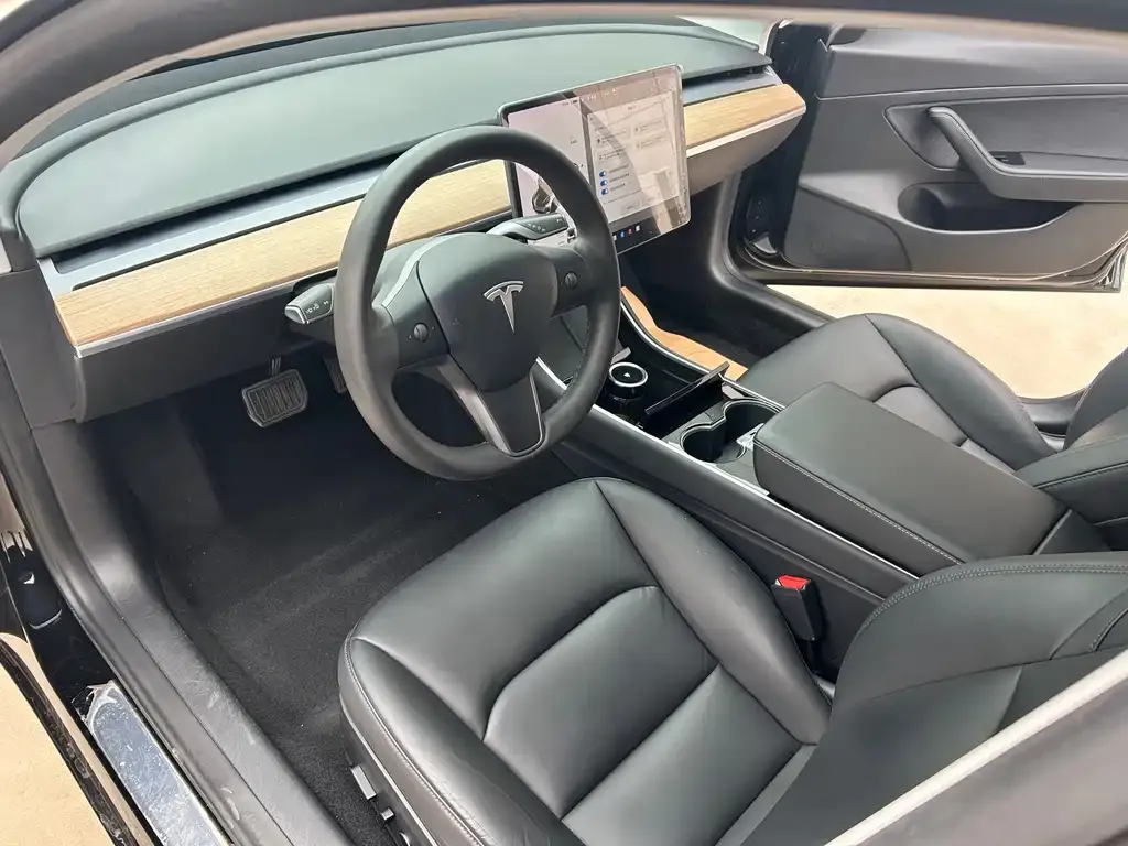 Tesla Model 3 — фото 2