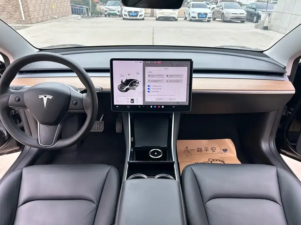 Tesla Model 3 — фото 9