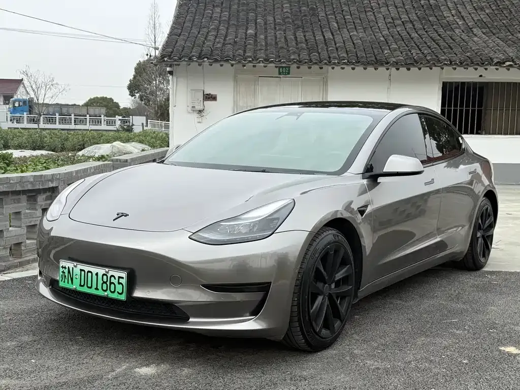 Tesla Model 3 — фото 1