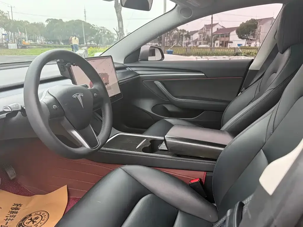 Tesla Model 3 — фото 4