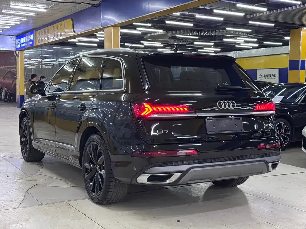 Audi Q7 — фото 9