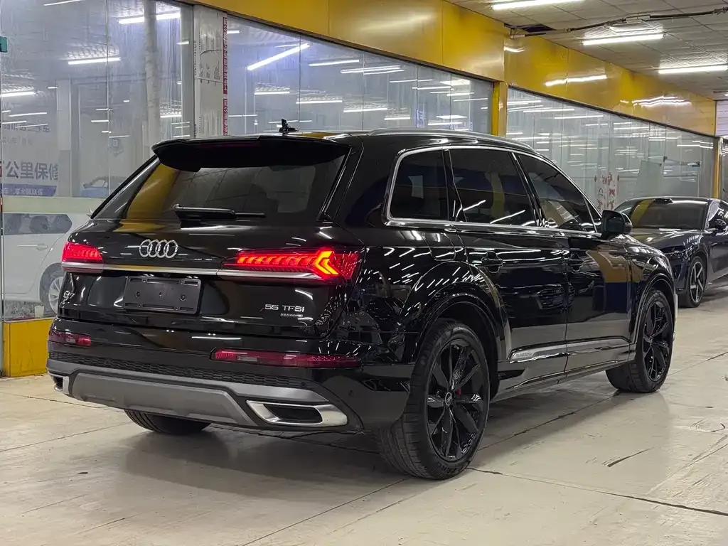 Audi Q7 — фото 5