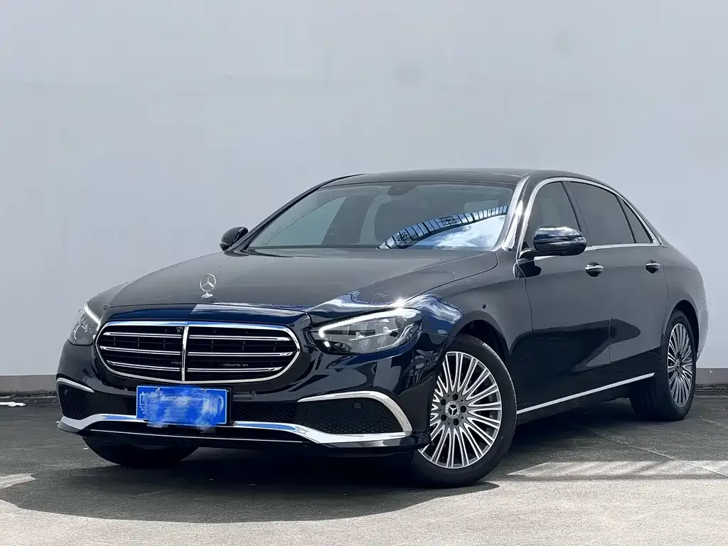 Mercedes-Benz E-Class — фото 1
