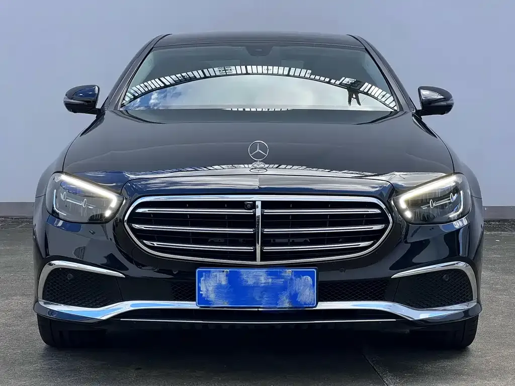 Mercedes-Benz E-Class — фото 2