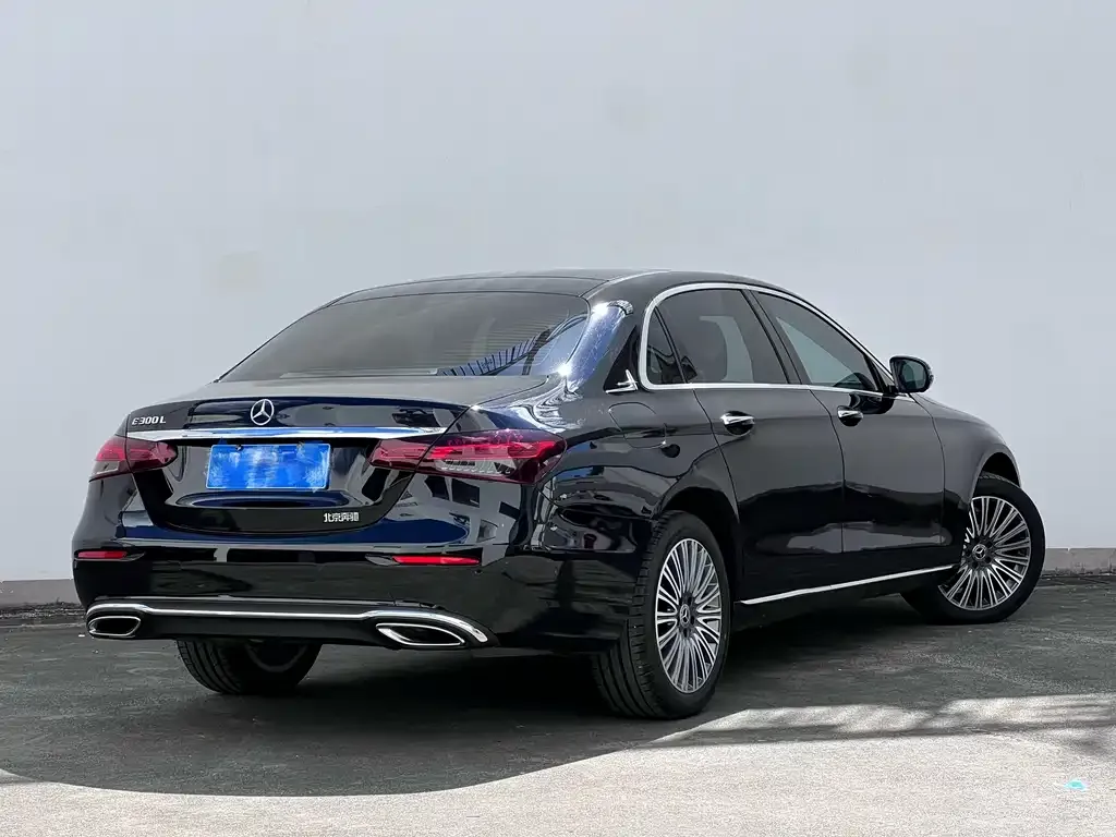Mercedes-Benz E-Class — фото 5