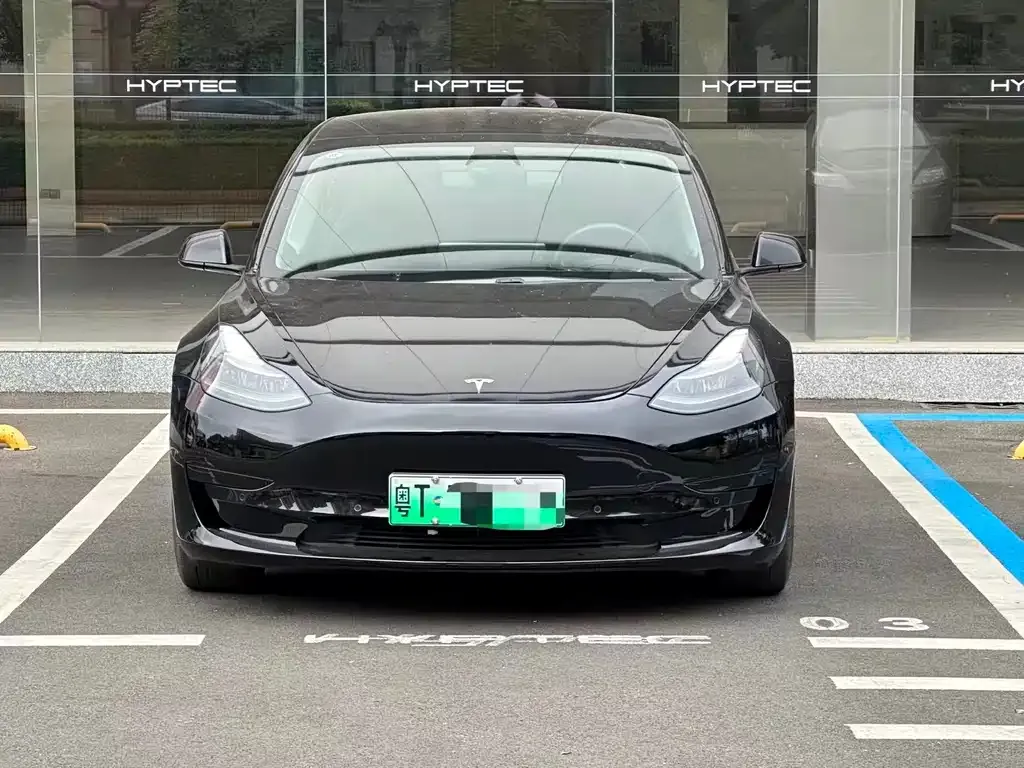 Tesla Model 3 — фото 1