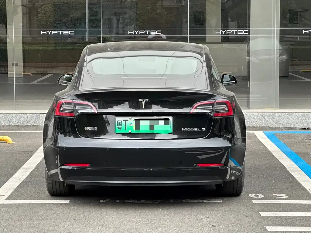 Tesla Model 3 — фото 4