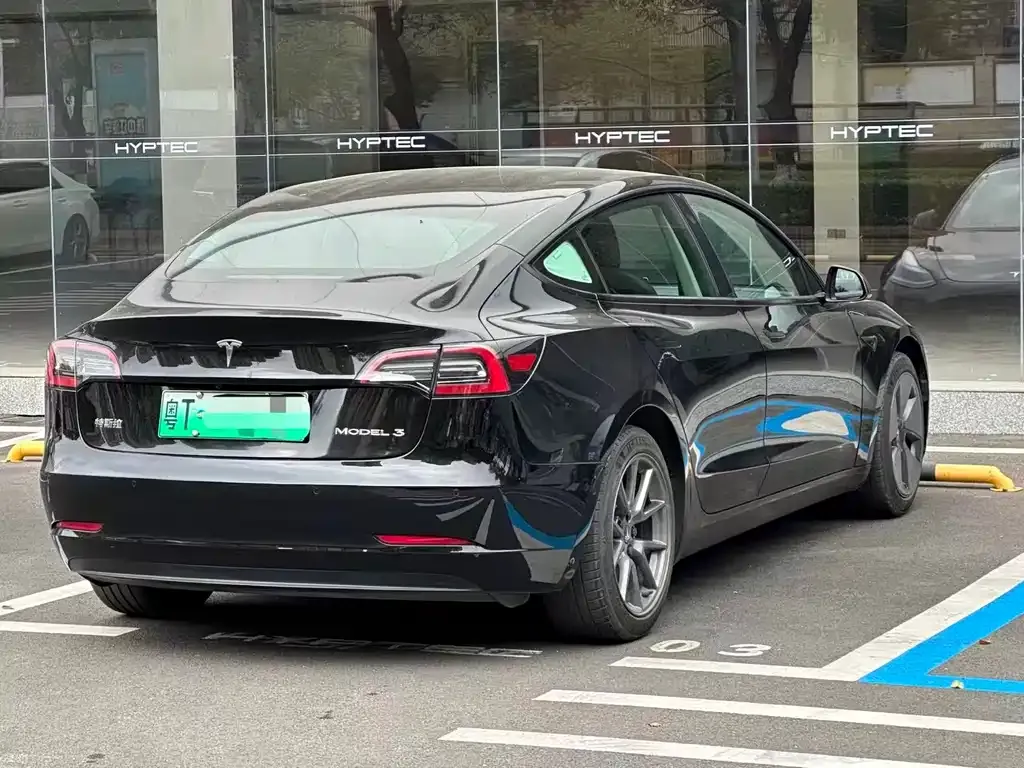 Tesla Model 3 — фото 5