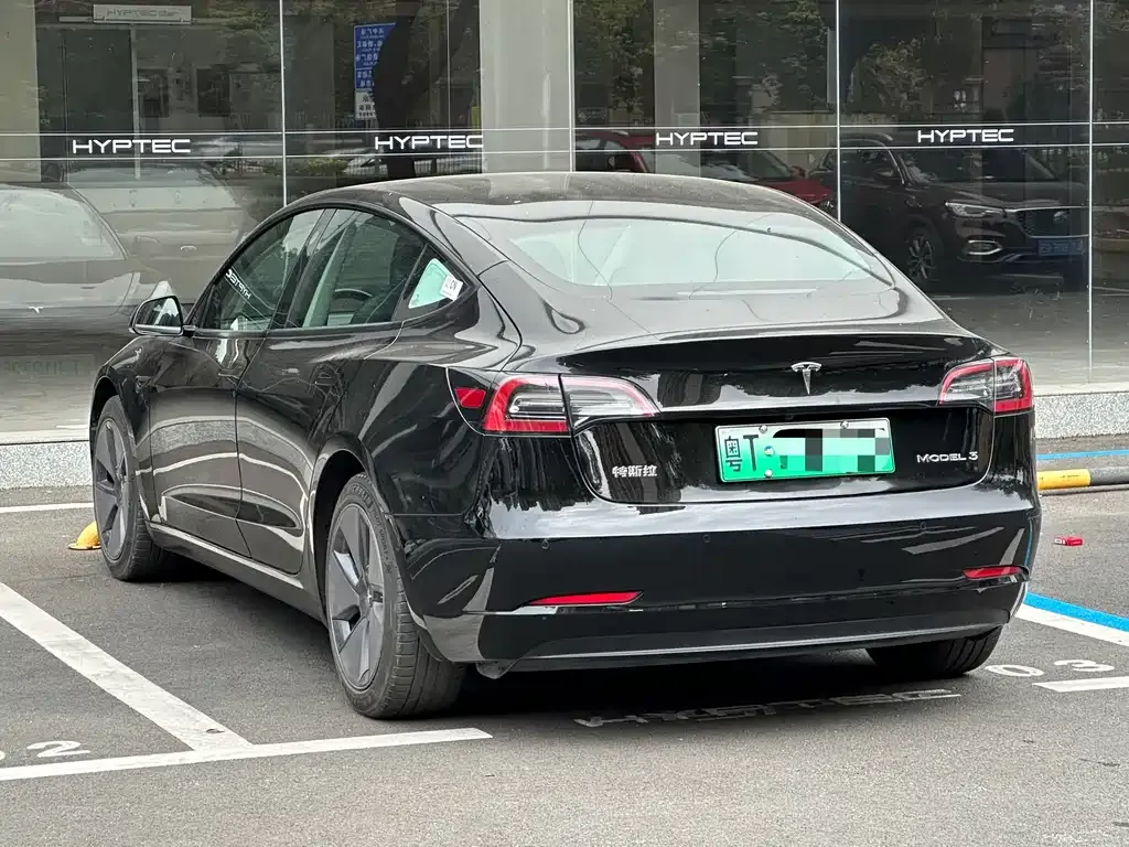 Tesla Model 3 — фото 6