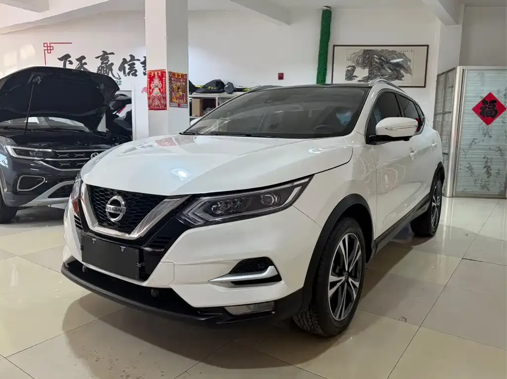 Nissan Qashqai — фото 1