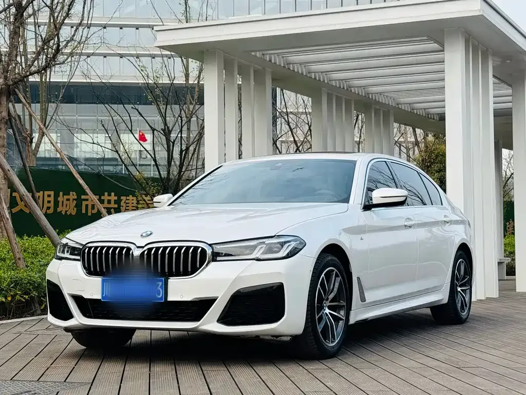 BMW 5 Series — фото 1