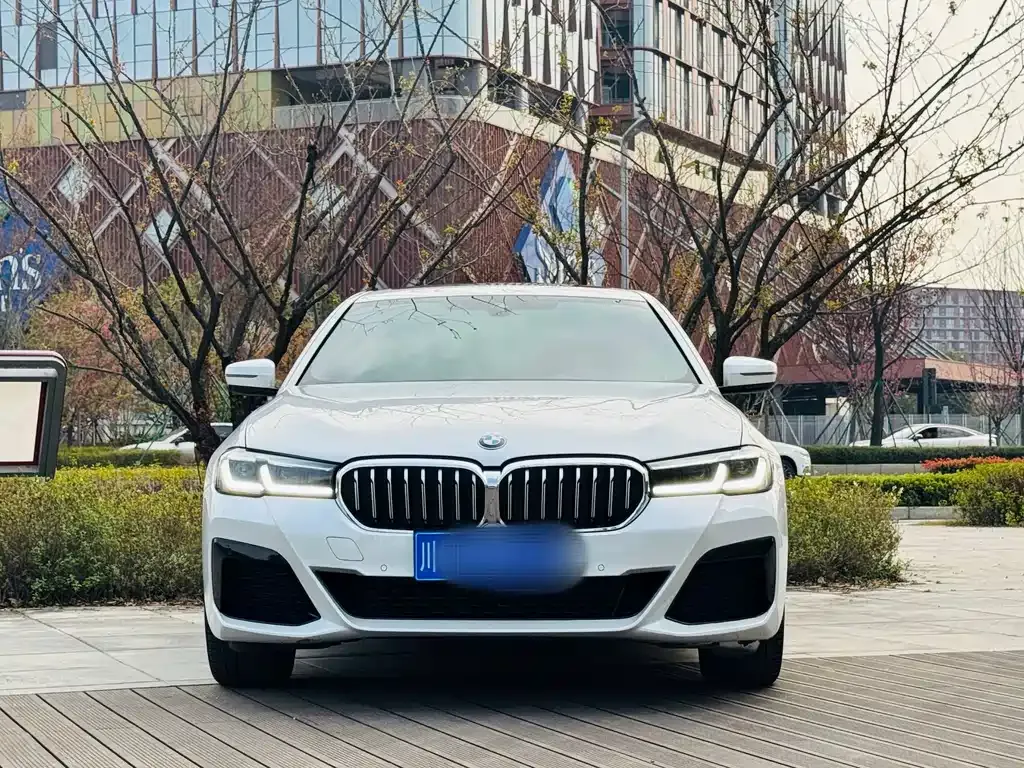 BMW 5 Series — фото 7