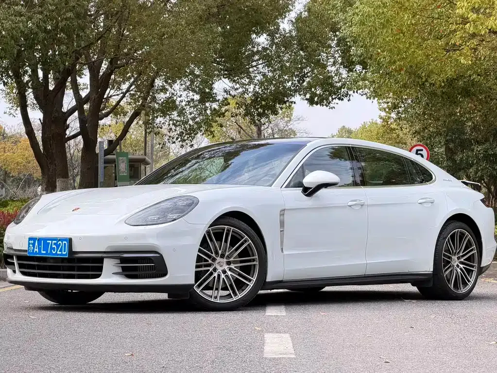 Porsche Panamera — фото 1