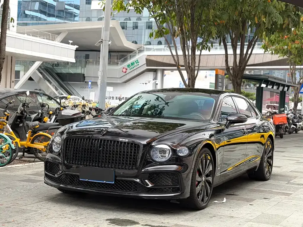Bentley Flying Spur — фото 1