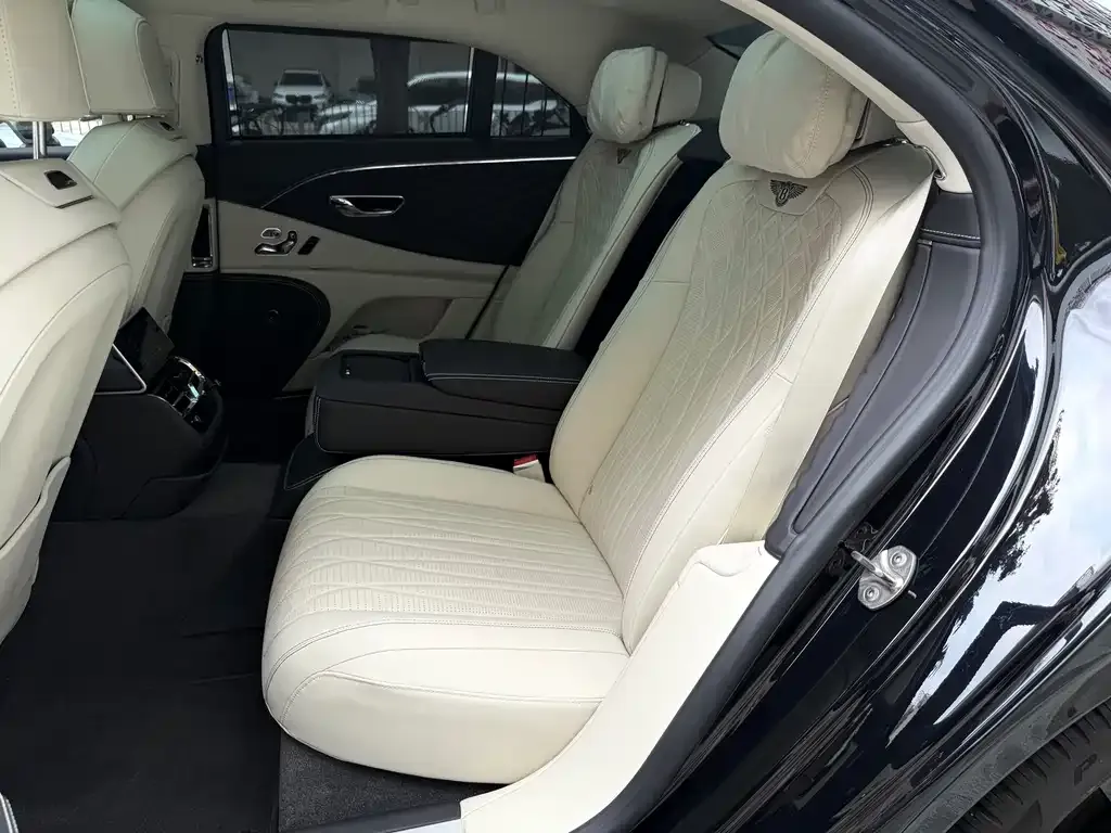 Bentley Flying Spur — фото 10