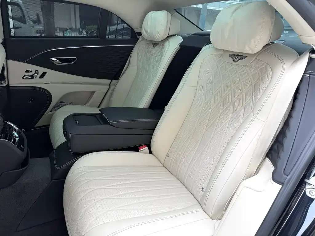 Bentley Flying Spur — фото 3