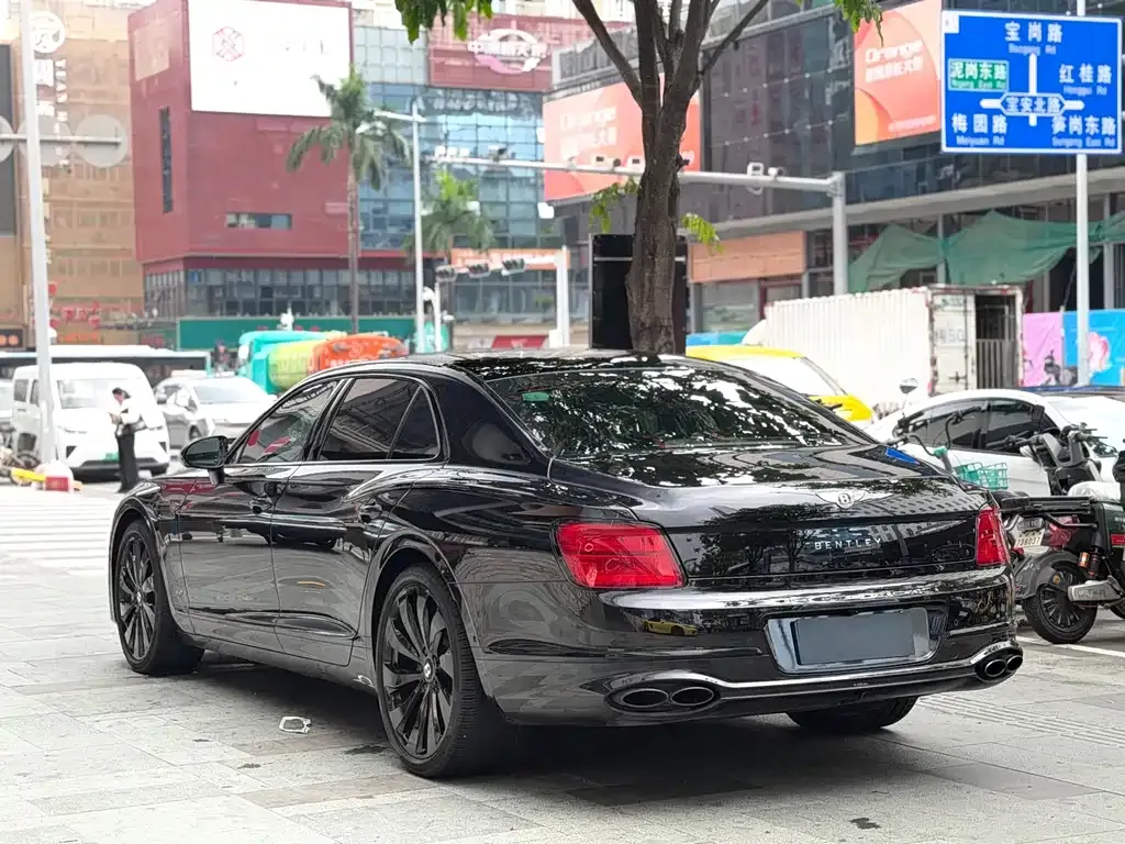 Bentley Flying Spur — фото 9