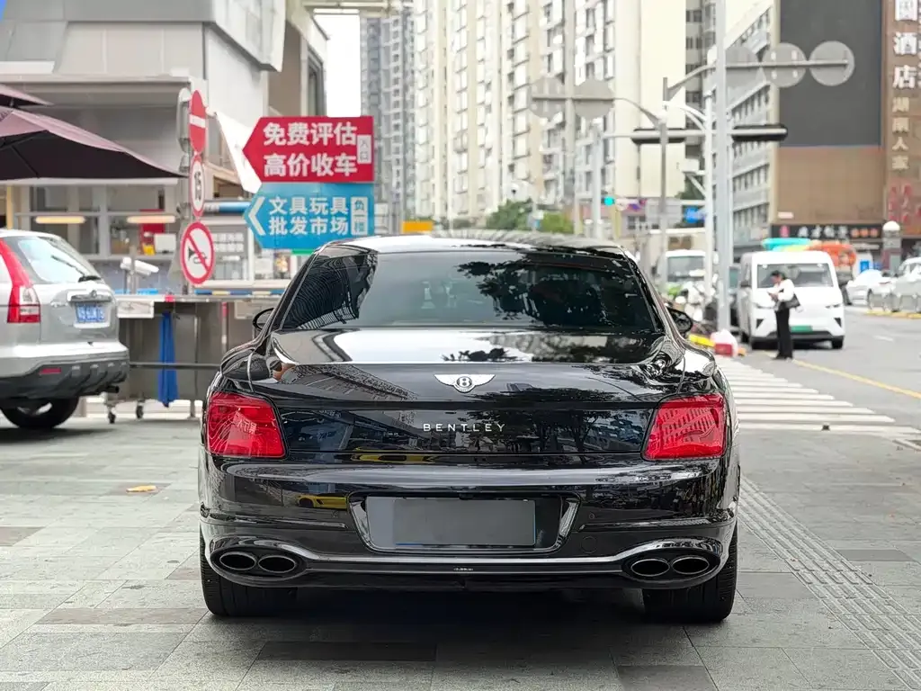 Bentley Flying Spur — фото 6