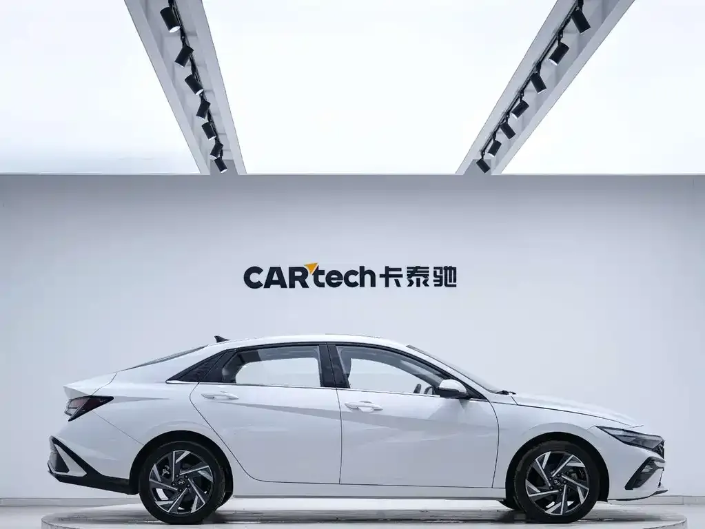Hyundai Elantra — фото 2
