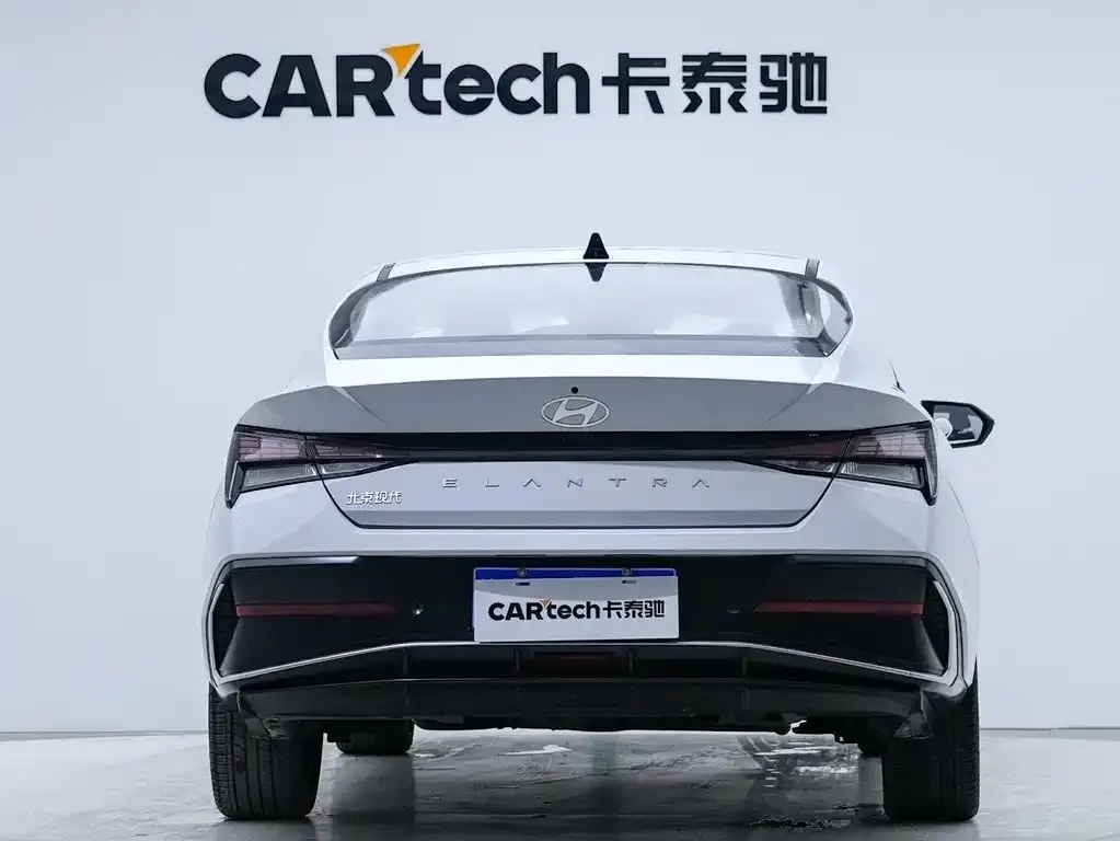 Hyundai Elantra — фото 5