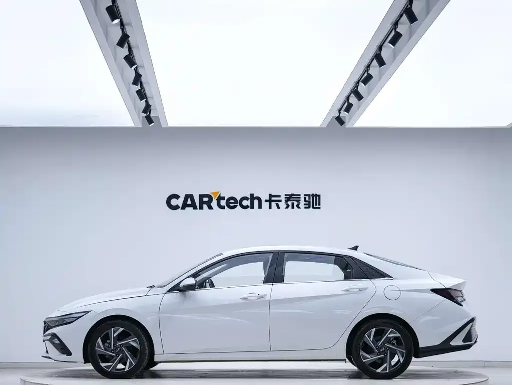 Hyundai Elantra — фото 4