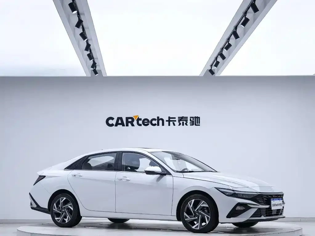 Hyundai Elantra — фото 10