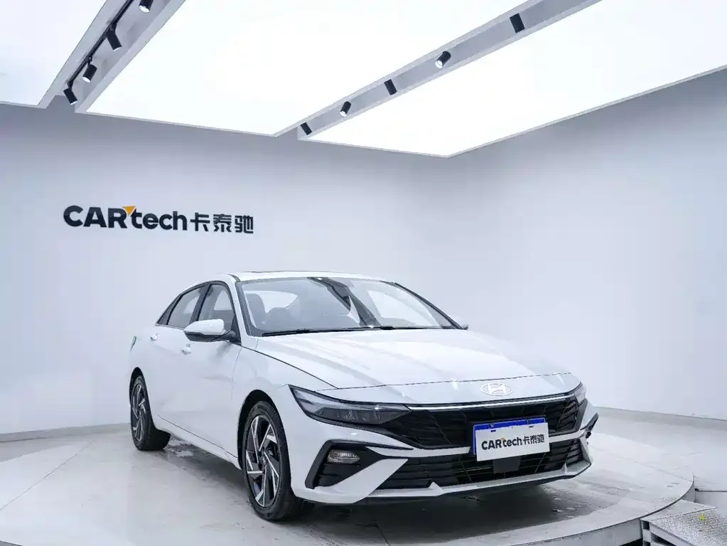 Hyundai Elantra — фото 3