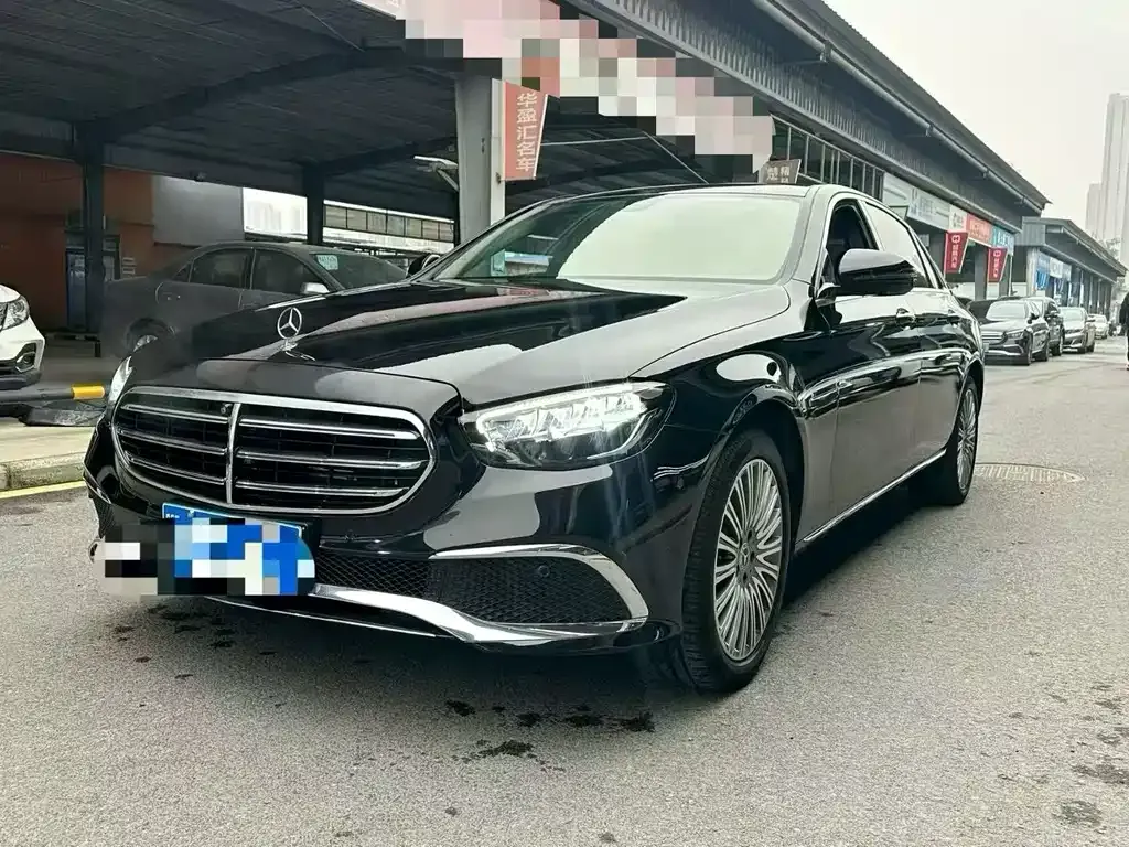 Mercedes-Benz E-Class — фото 1
