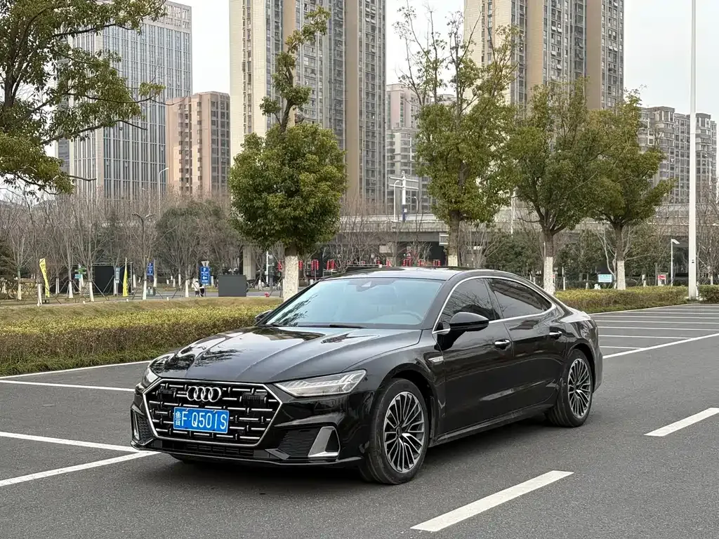 Audi A7L — фото 1