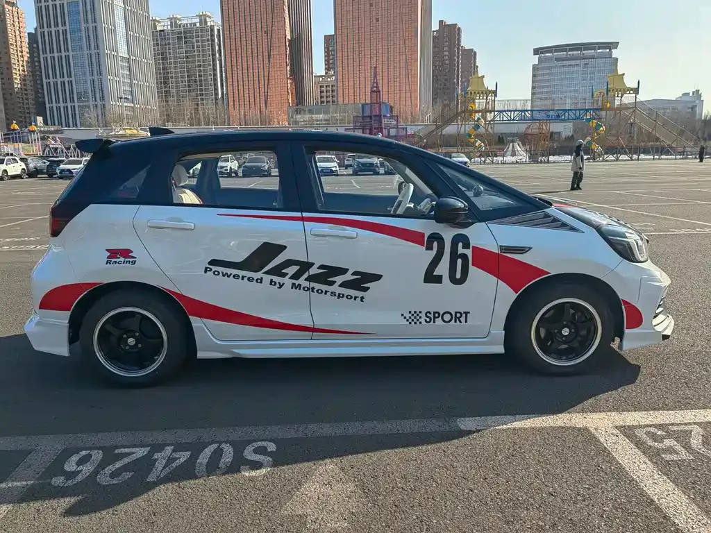 Honda Fit — фото 5