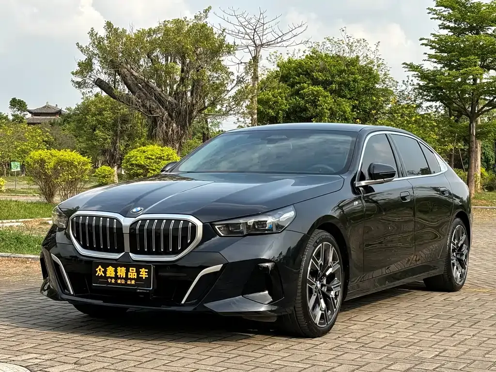 BMW 5 Series — фото 1