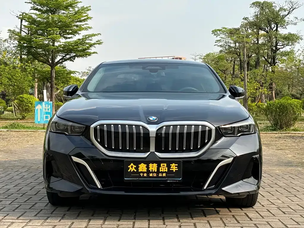 BMW 5 Series — фото 6