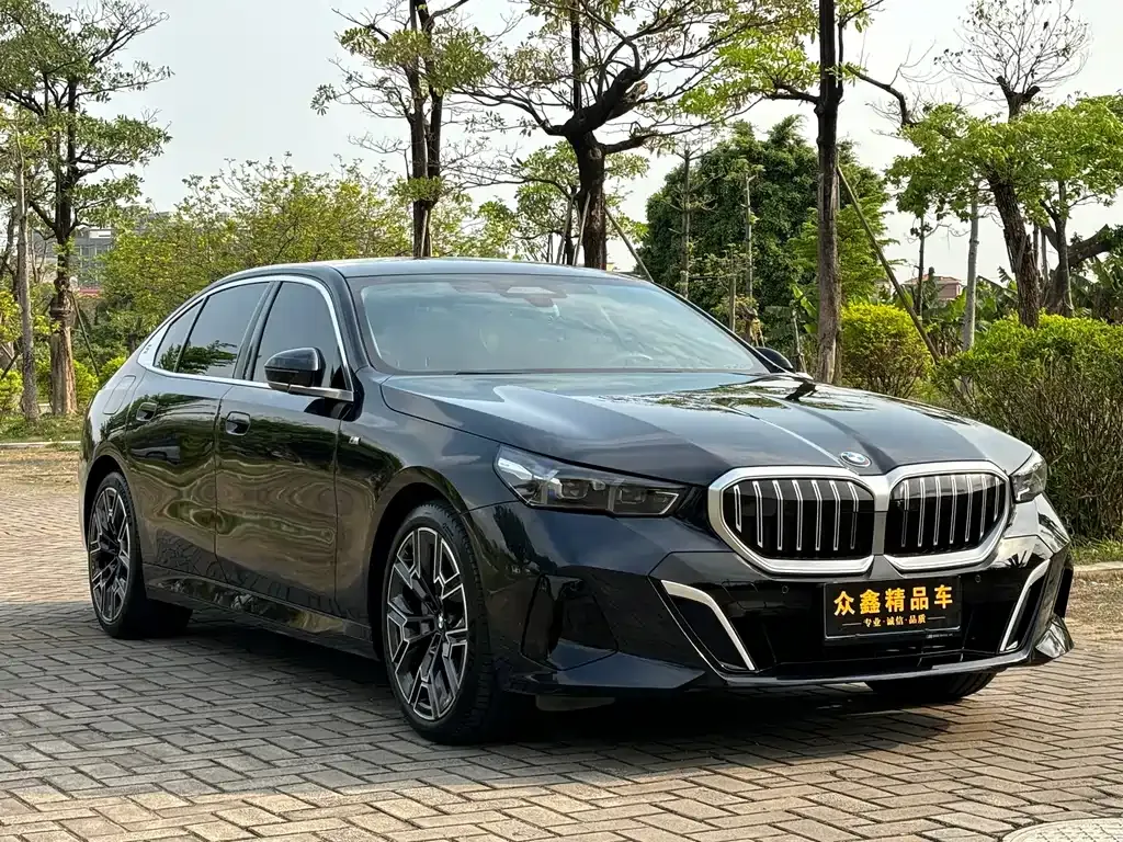 BMW 5 Series — фото 10