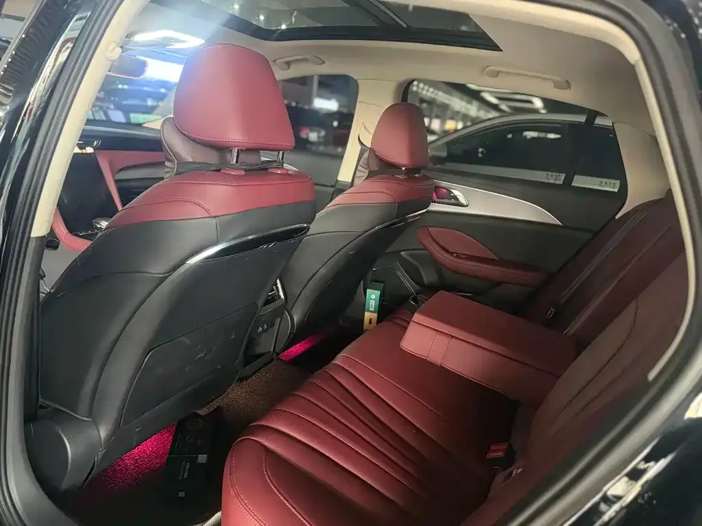 Hongqi H5 — фото 10