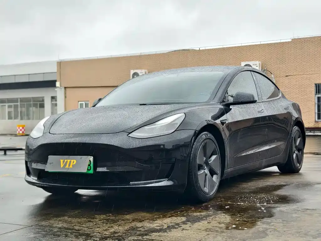 Tesla Model 3 — фото 1