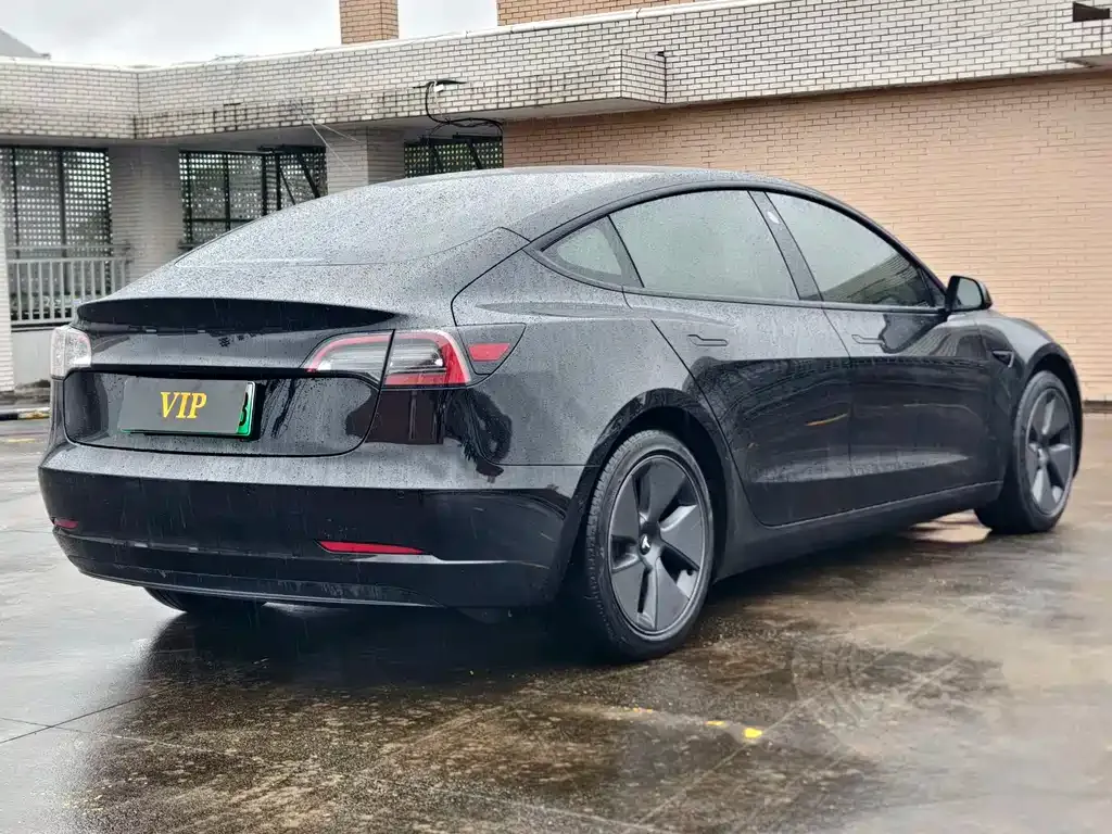 Tesla Model 3 — фото 9