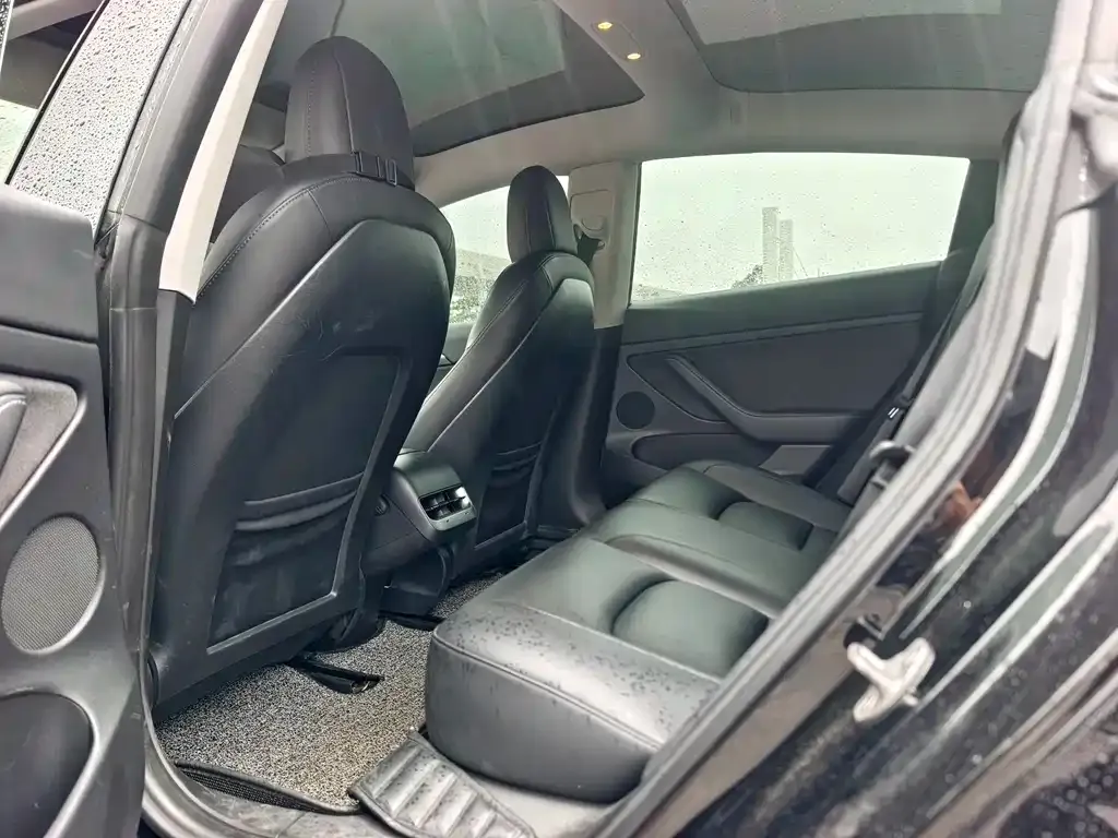 Tesla Model 3 — фото 10