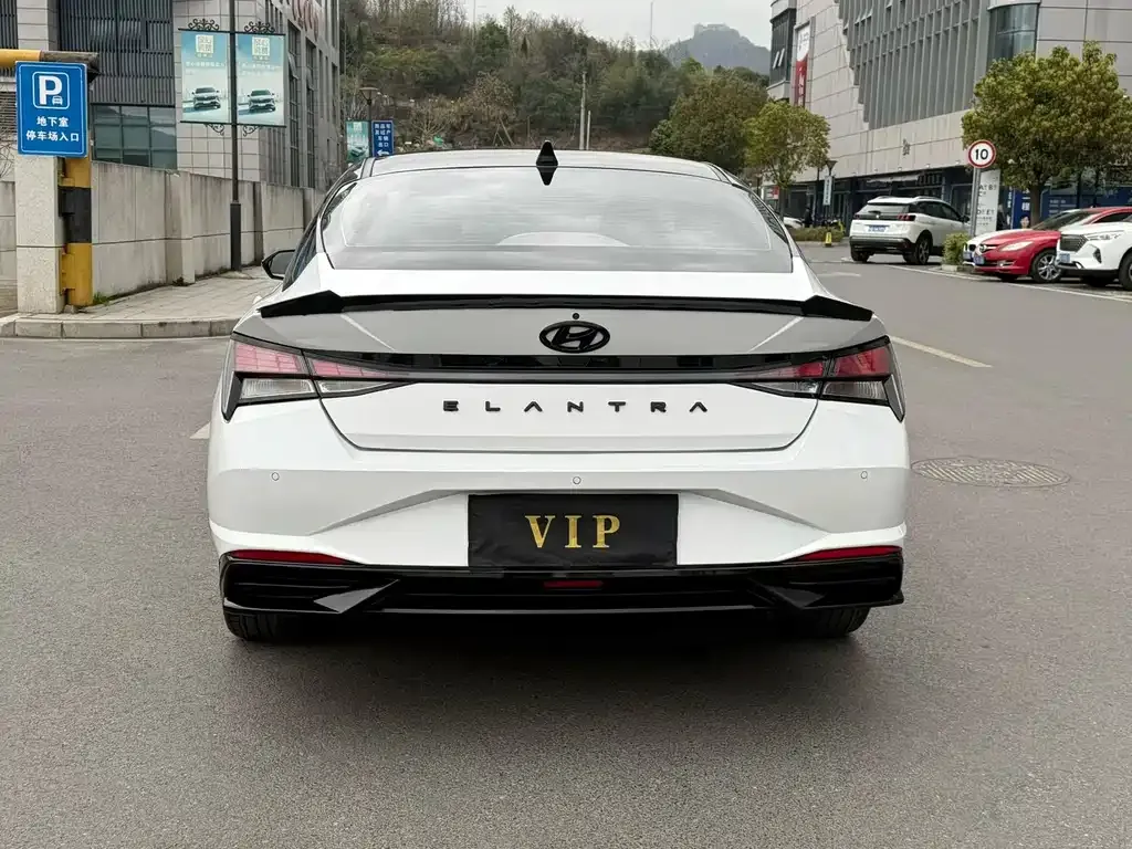 Hyundai Elantra — фото 10