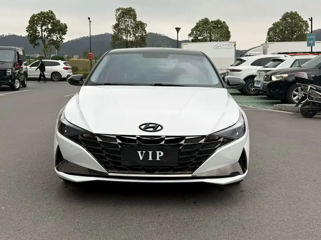 Hyundai Elantra — фото 8