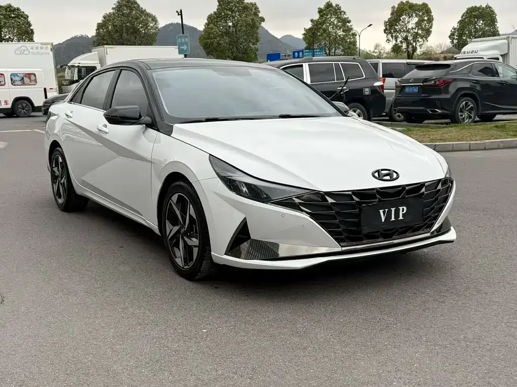 Hyundai Elantra — фото 5