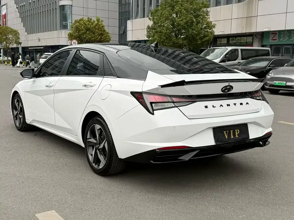 Hyundai Elantra — фото 3