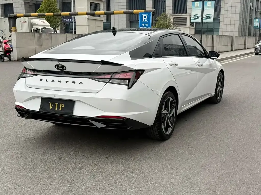 Hyundai Elantra — фото 9